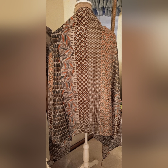 D&Y~Brown Tan Geometric Print Lightweight Neutral Wrap Scarf NWT - Picture 11 of 15